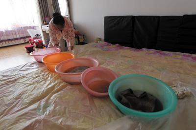 磴口楼上漏水，住户失联，小区没物管，业主维权难！律师来支招……